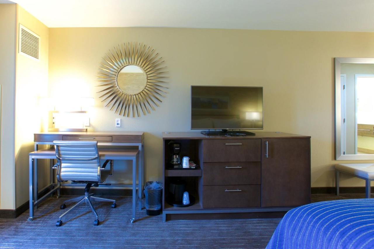 Holiday Inn Express Fargo Sw I94 Medical Center, An Ihg Hotel Exteriör bild