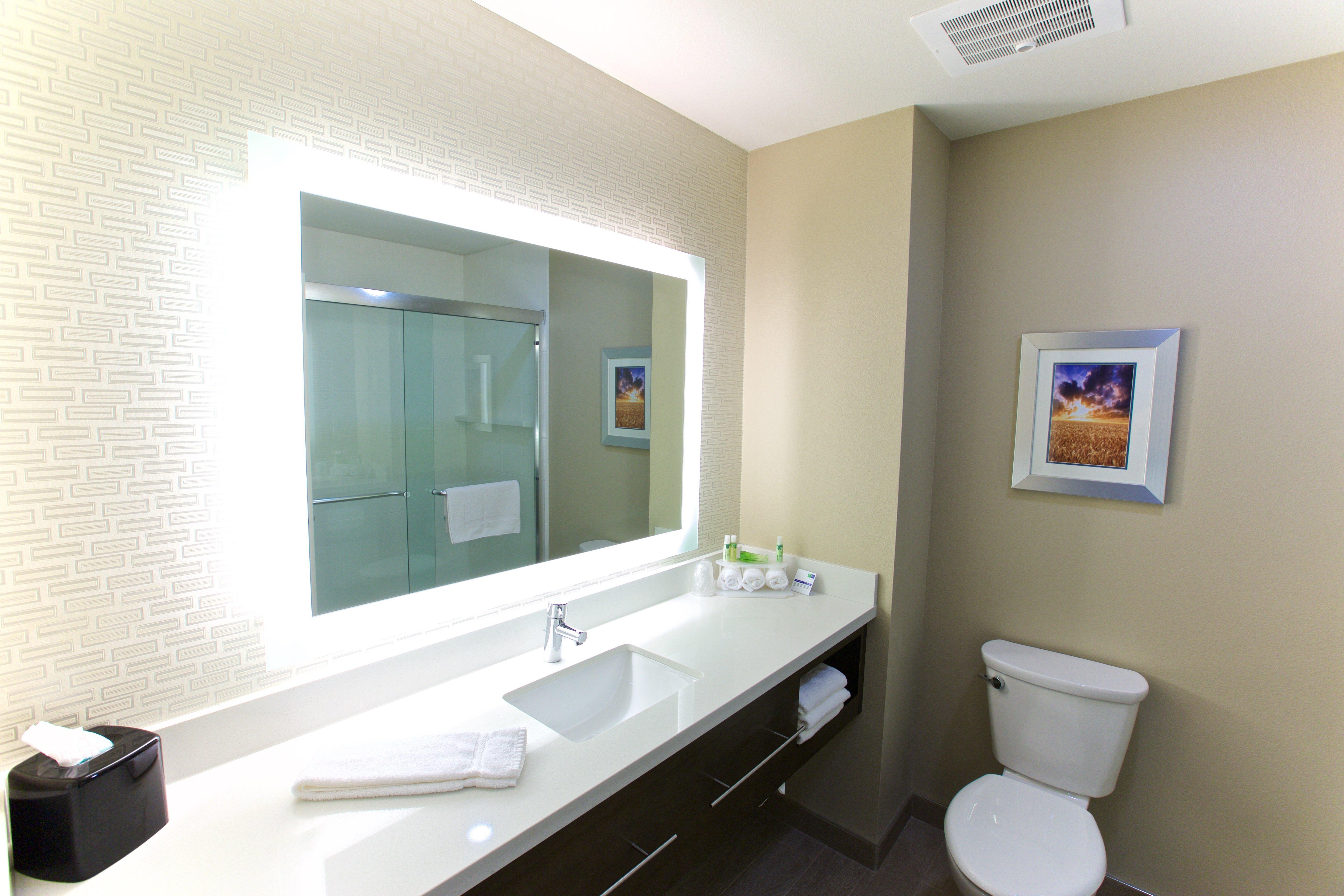 Holiday Inn Express Fargo Sw I94 Medical Center, An Ihg Hotel Exteriör bild