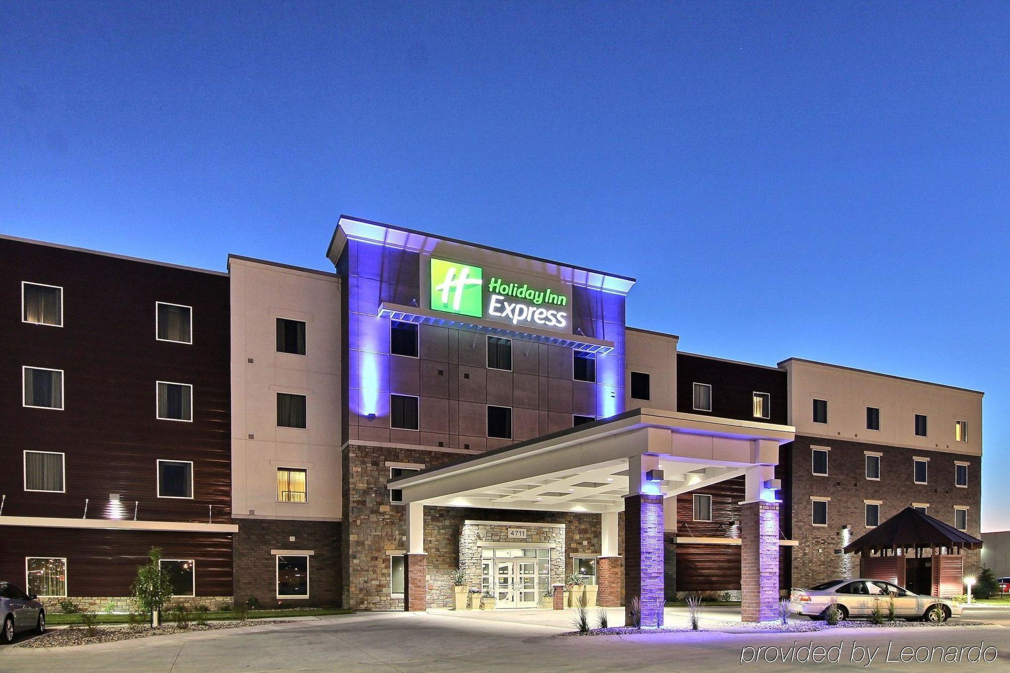 Holiday Inn Express Fargo Sw I94 Medical Center, An Ihg Hotel Exteriör bild