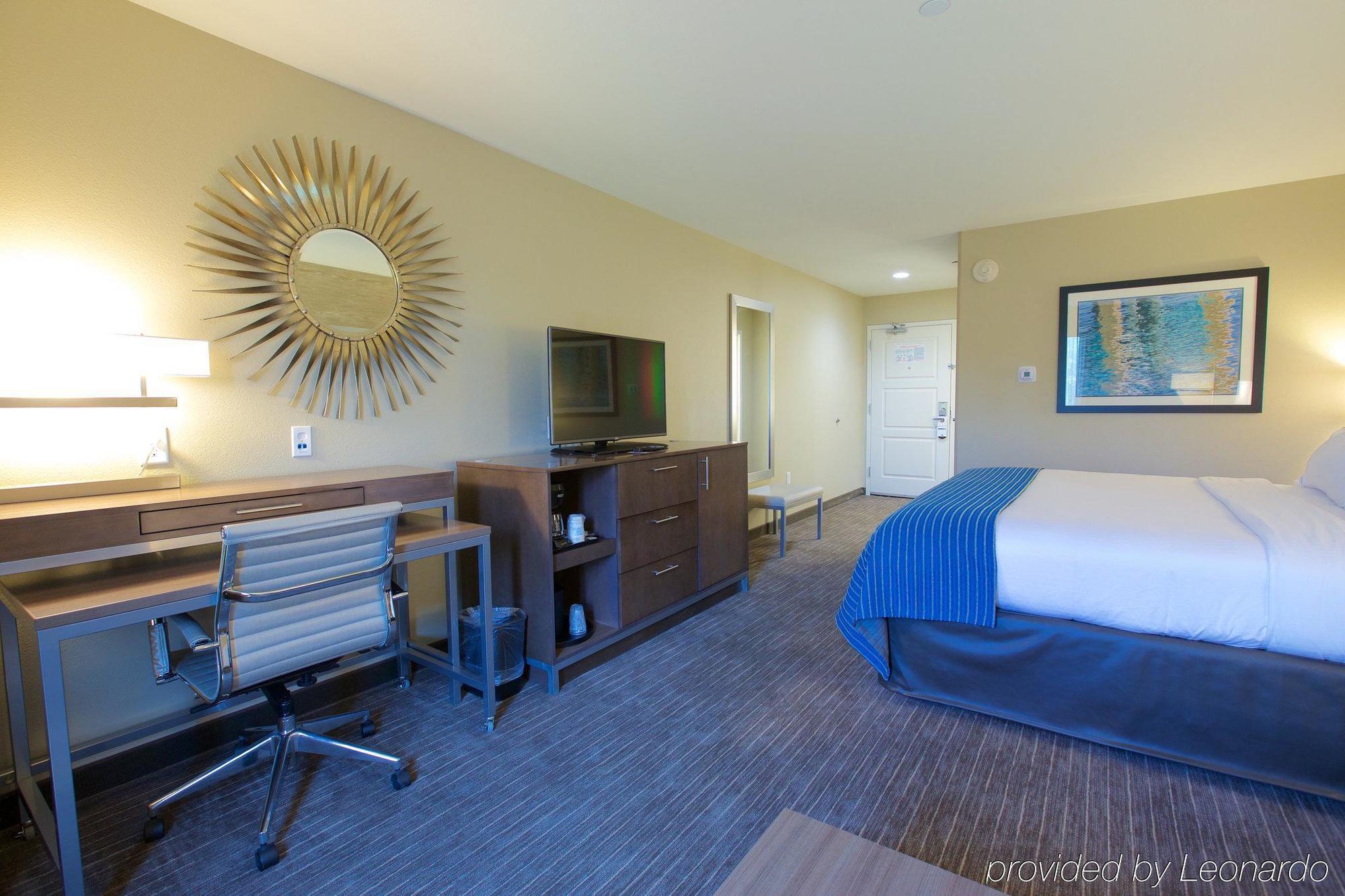 Holiday Inn Express Fargo Sw I94 Medical Center, An Ihg Hotel Exteriör bild
