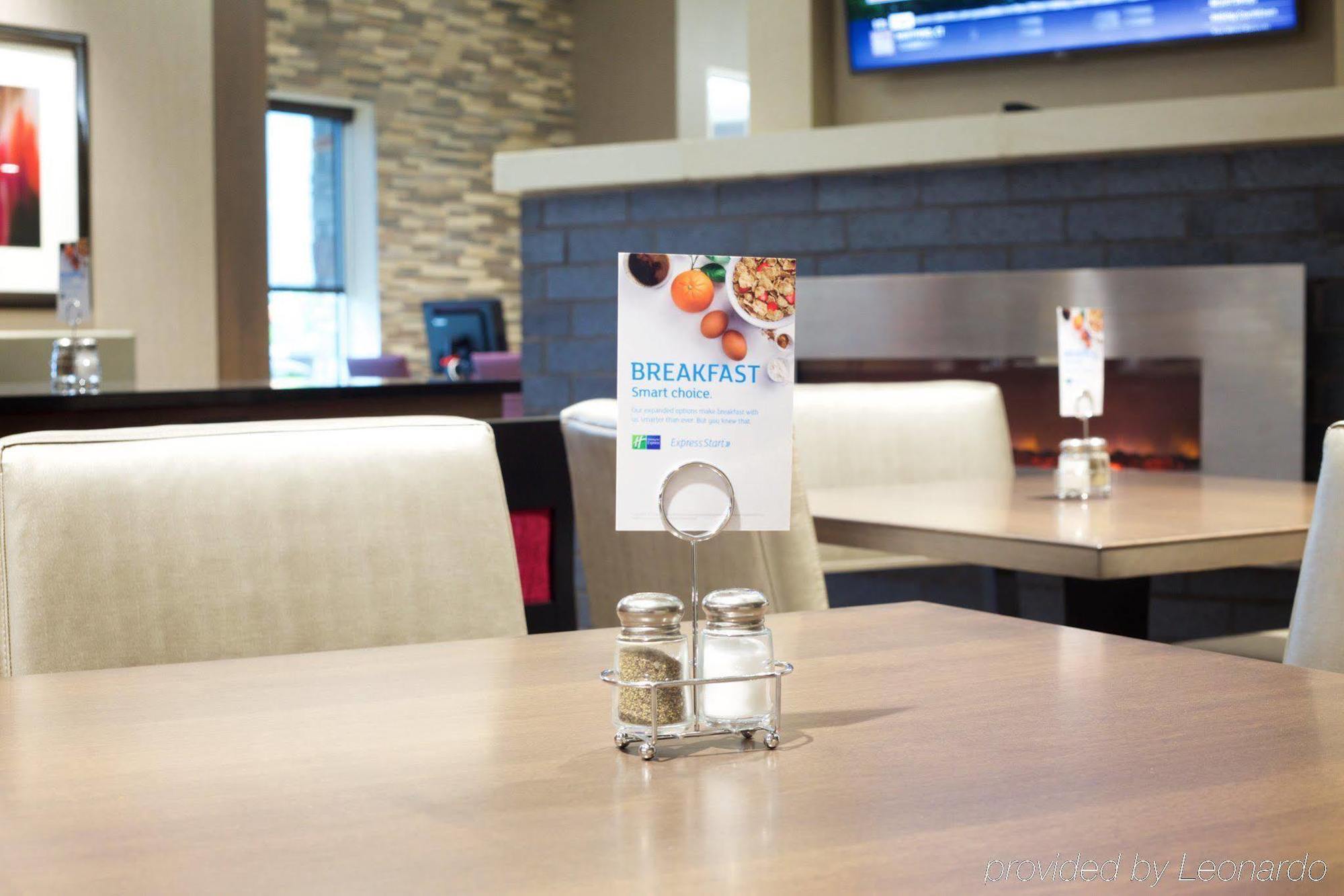 Holiday Inn Express Fargo Sw I94 Medical Center, An Ihg Hotel Exteriör bild